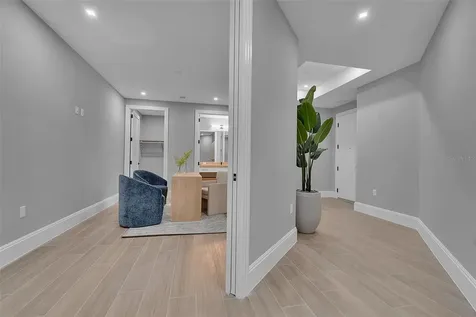 70 Avenida Veneccia Sarasota FL 34242