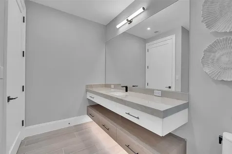70 Avenida Veneccia Sarasota FL 34242