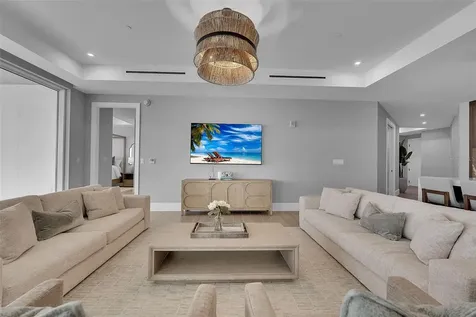 70 Avenida Veneccia Sarasota FL 34242
