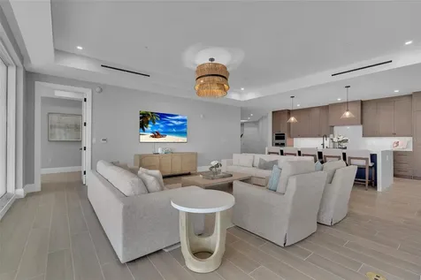 70 Avenida Veneccia Sarasota FL 34242