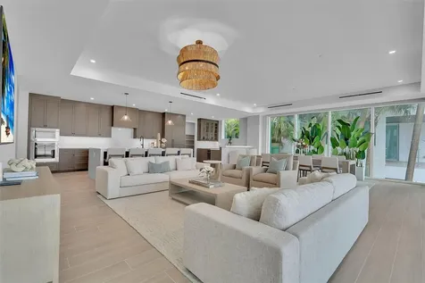 70 Avenida Veneccia Sarasota FL 34242