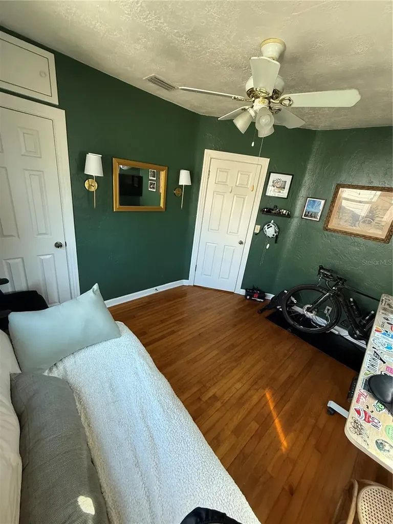 145 NE Lincoln Circle N St Petersburg FL 33702