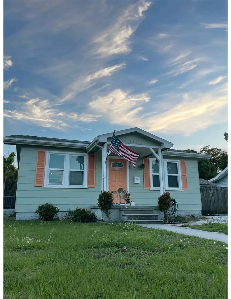 145 NE Lincoln Circle N St Petersburg FL 33702