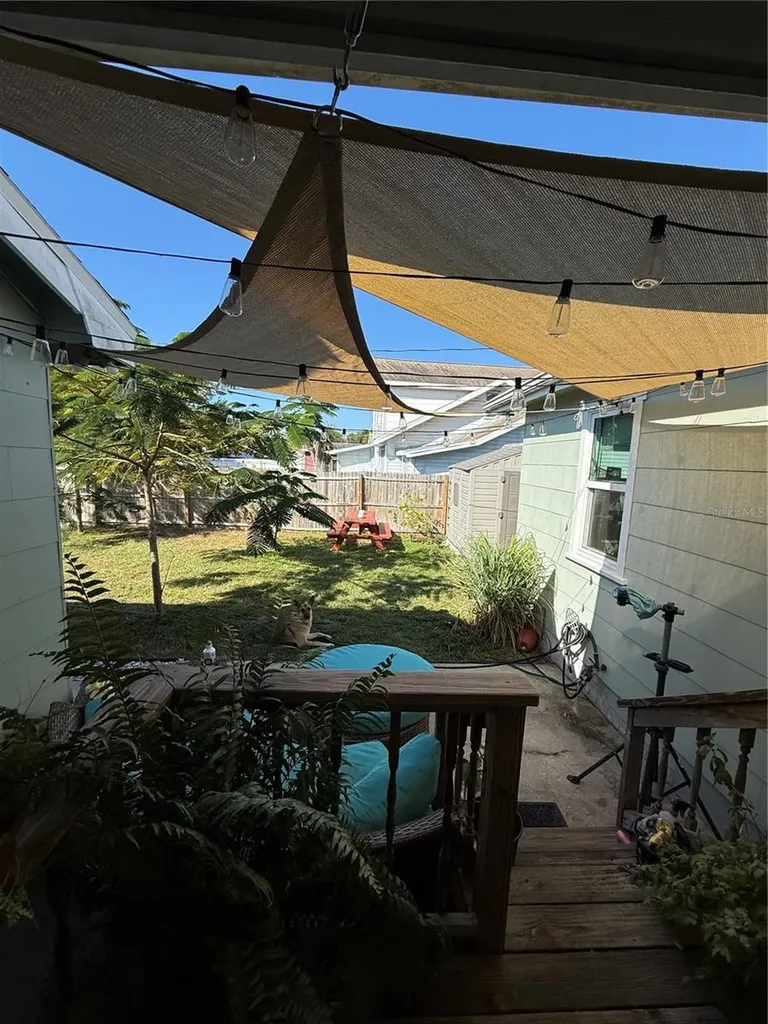 145 NE Lincoln Circle N St Petersburg FL 33702