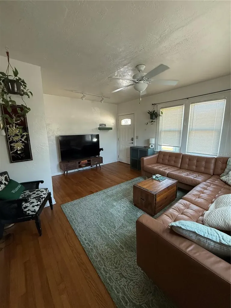 145 NE Lincoln Circle N St Petersburg FL 33702