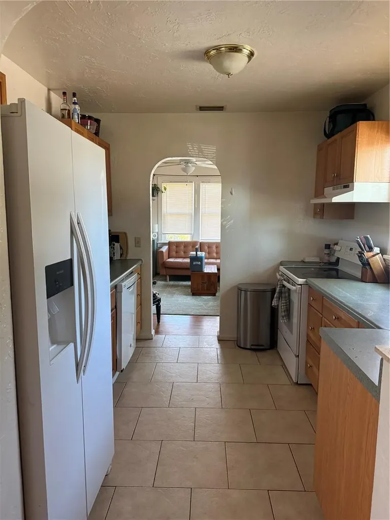 145 NE Lincoln Circle N St Petersburg FL 33702