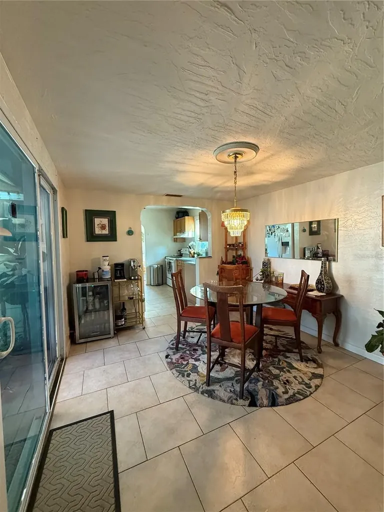 145 NE Lincoln Circle N St Petersburg FL 33702