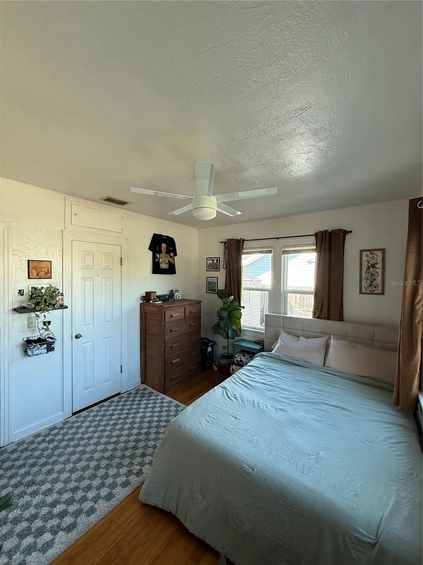 145 NE Lincoln Circle N St Petersburg FL 33702