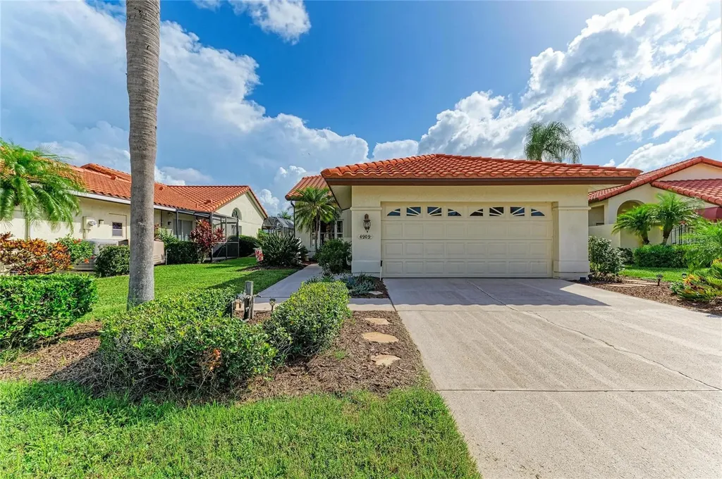 4909 Clubview Court E Bradenton FL 34203