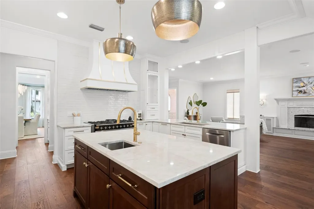 4406 W Azeele Street Tampa FL 33609