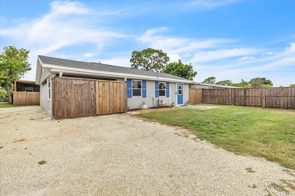 1144 Pine Street Englewood FL 34223