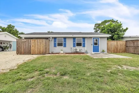 1144 Pine Street Englewood FL 34223