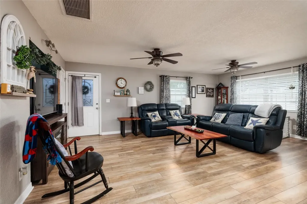 1220 56th Avenue N St Petersburg FL 33703