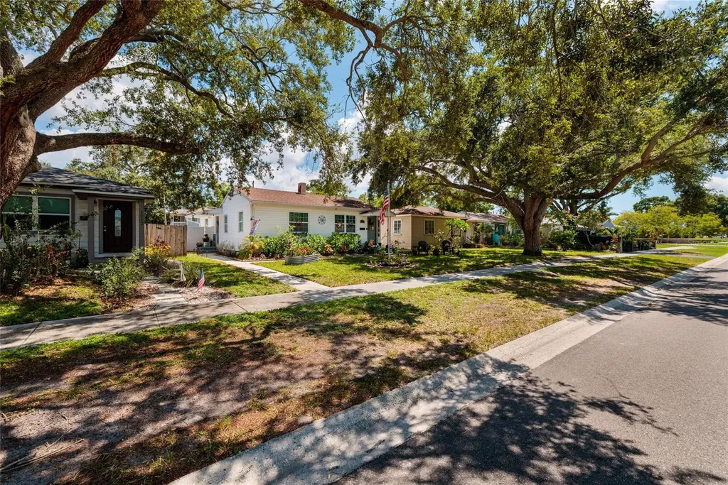 1220 56th Avenue N St Petersburg FL 33703