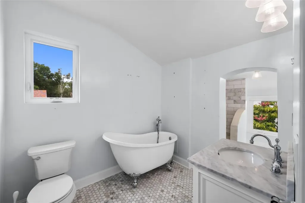 6010 17th Avenue S St Petersburg FL 33707