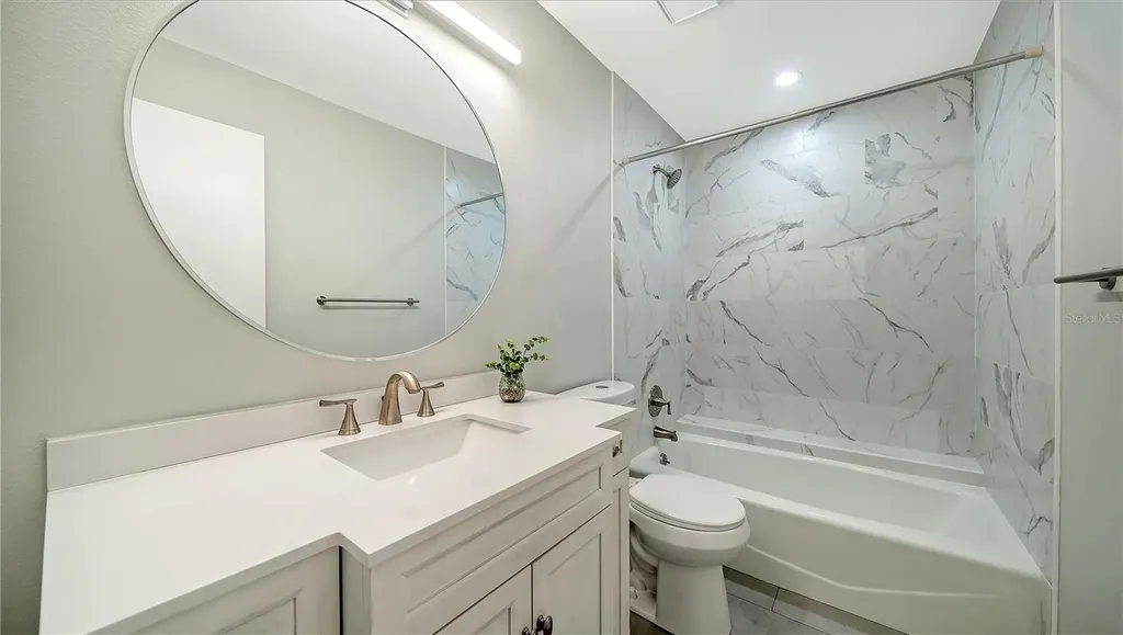 5689 Evergreen Drive Sarasota FL 34233
