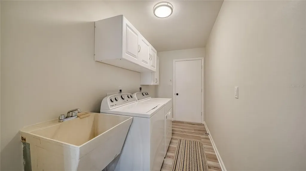 5689 Evergreen Drive Sarasota FL 34233