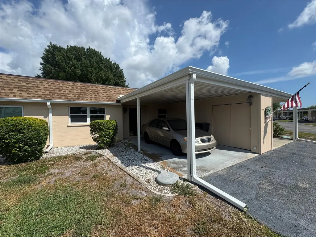 652 Park Circle Bradenton FL 34207