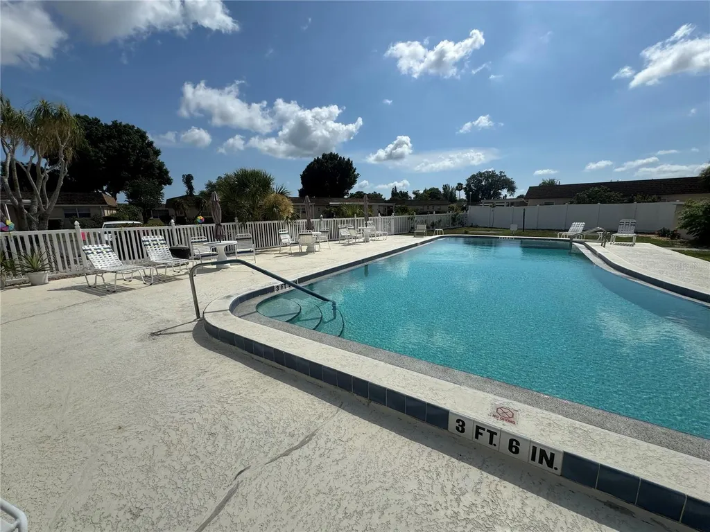 652 Park Circle Bradenton FL 34207