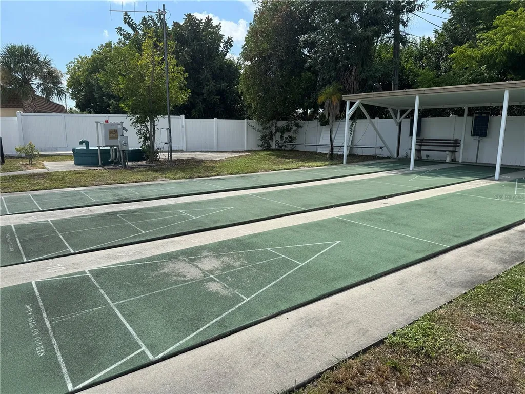 652 Park Circle Bradenton FL 34207