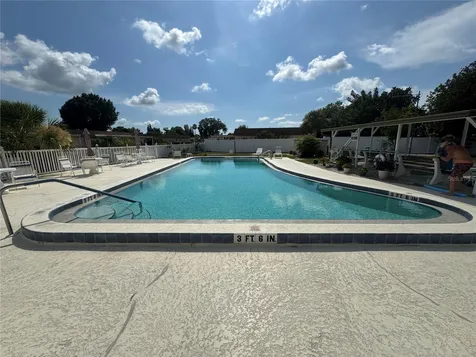 652 Park Circle Bradenton FL 34207