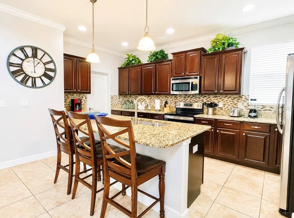 8932 Bismarck Palm Road Kissimmee FL 34747