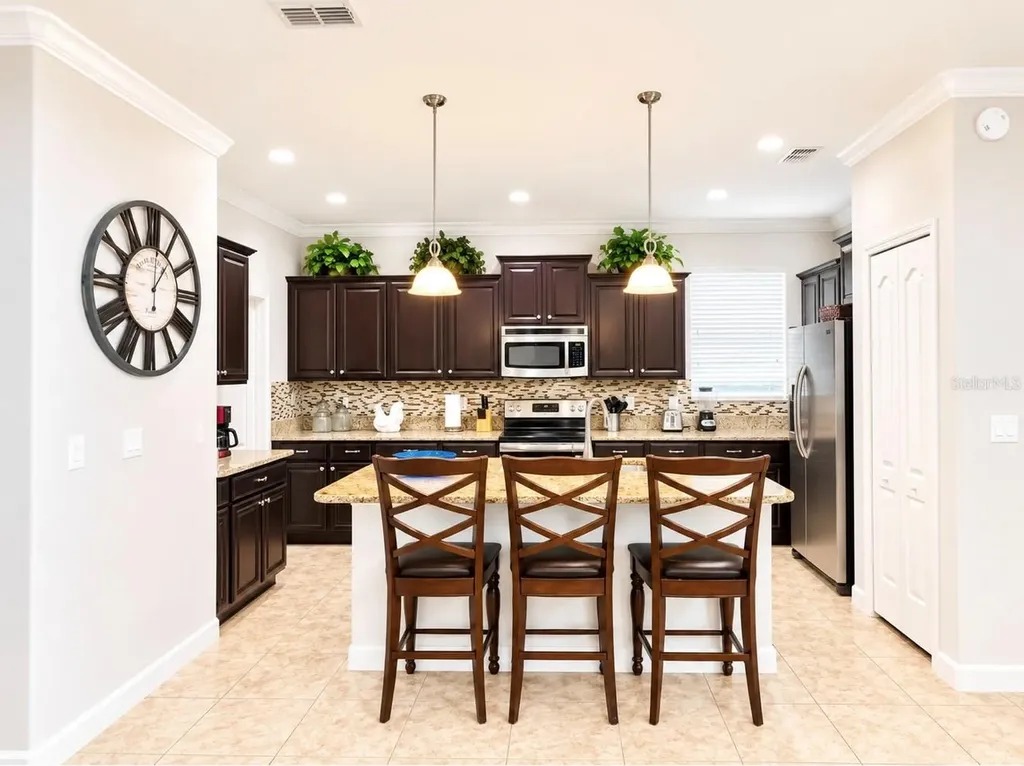 8932 Bismarck Palm Road Kissimmee FL 34747