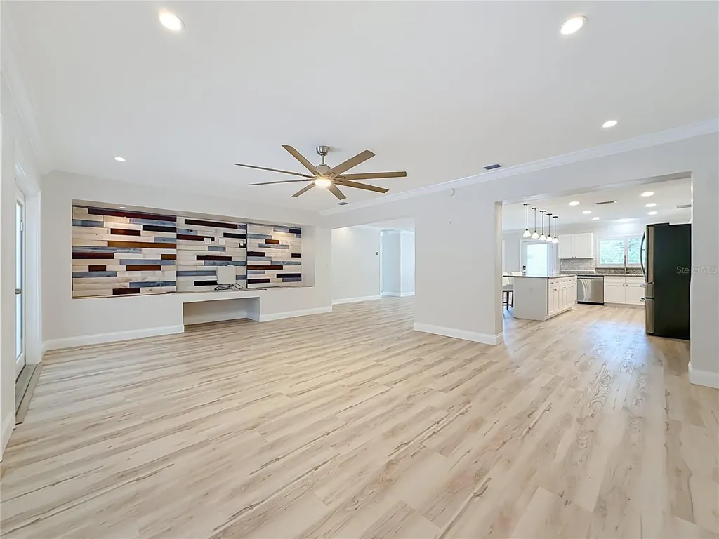 8270 30th Avenue N St Petersburg FL 33710