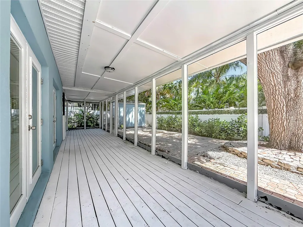 8270 30th Avenue N St Petersburg FL 33710