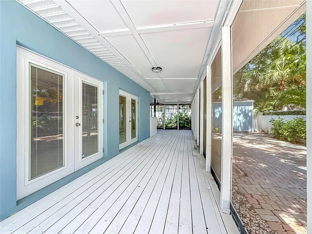 8270 30th Avenue N St Petersburg FL 33710