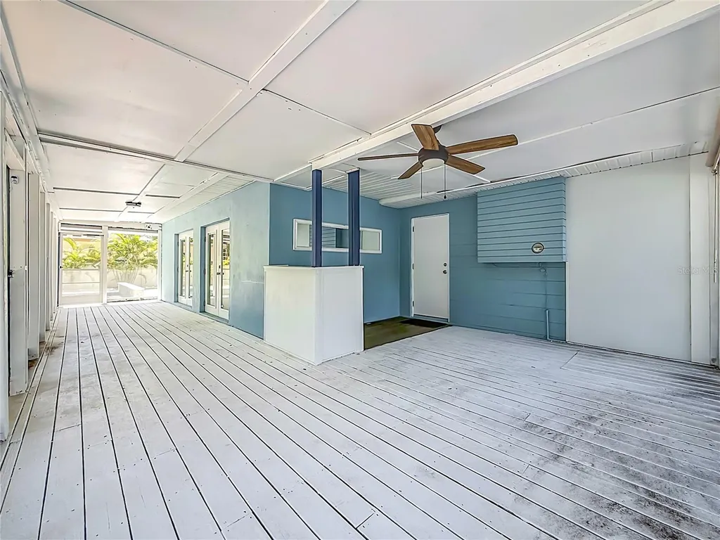 8270 30th Avenue N St Petersburg FL 33710