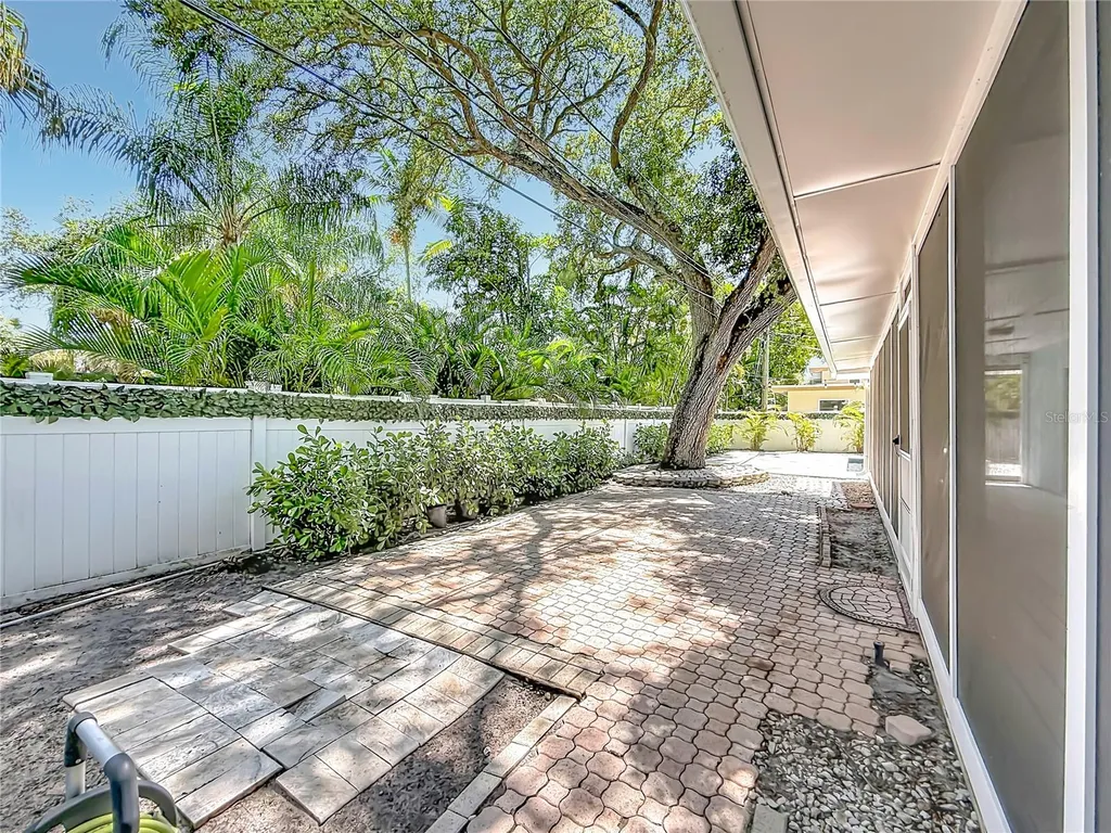 8270 30th Avenue N St Petersburg FL 33710