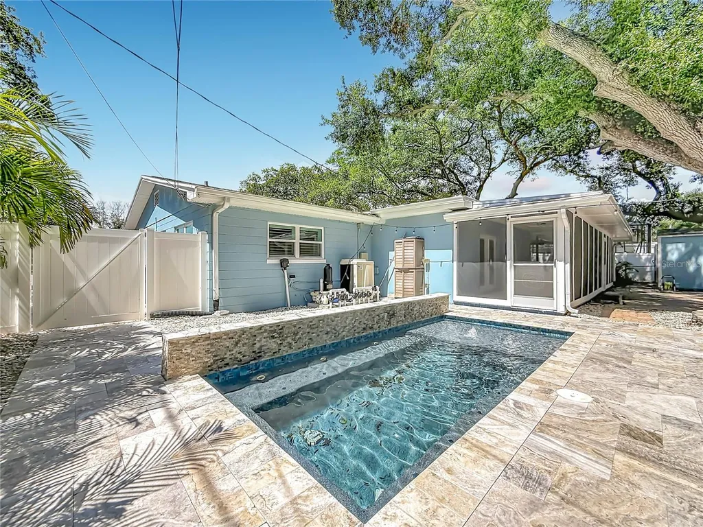 8270 30th Avenue N St Petersburg FL 33710