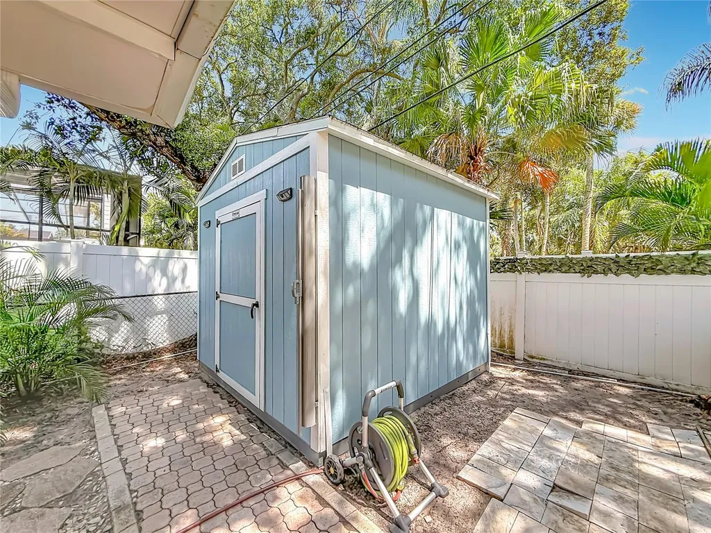 8270 30th Avenue N St Petersburg FL 33710