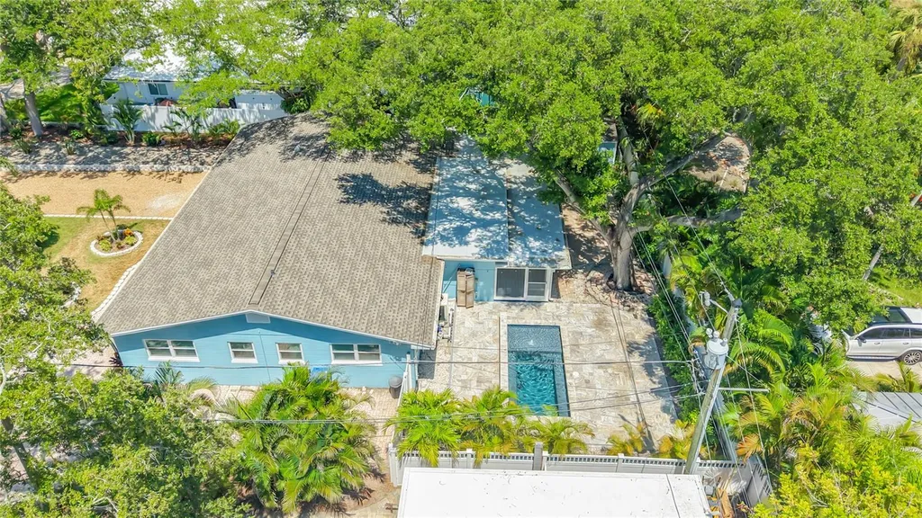 8270 30th Avenue N St Petersburg FL 33710