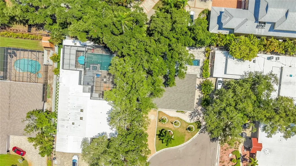 8270 30th Avenue N St Petersburg FL 33710