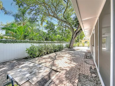 8270 30th Avenue N St Petersburg FL 33710