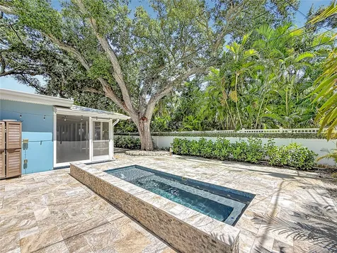 8270 30th Avenue N St Petersburg FL 33710