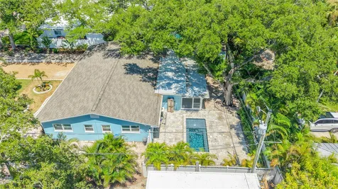 8270 30th Avenue N St Petersburg FL 33710