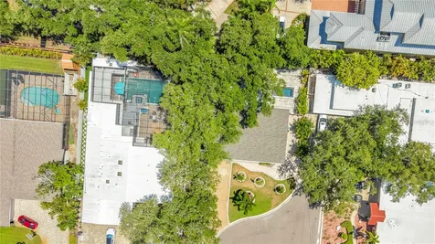 8270 30th Avenue N St Petersburg FL 33710