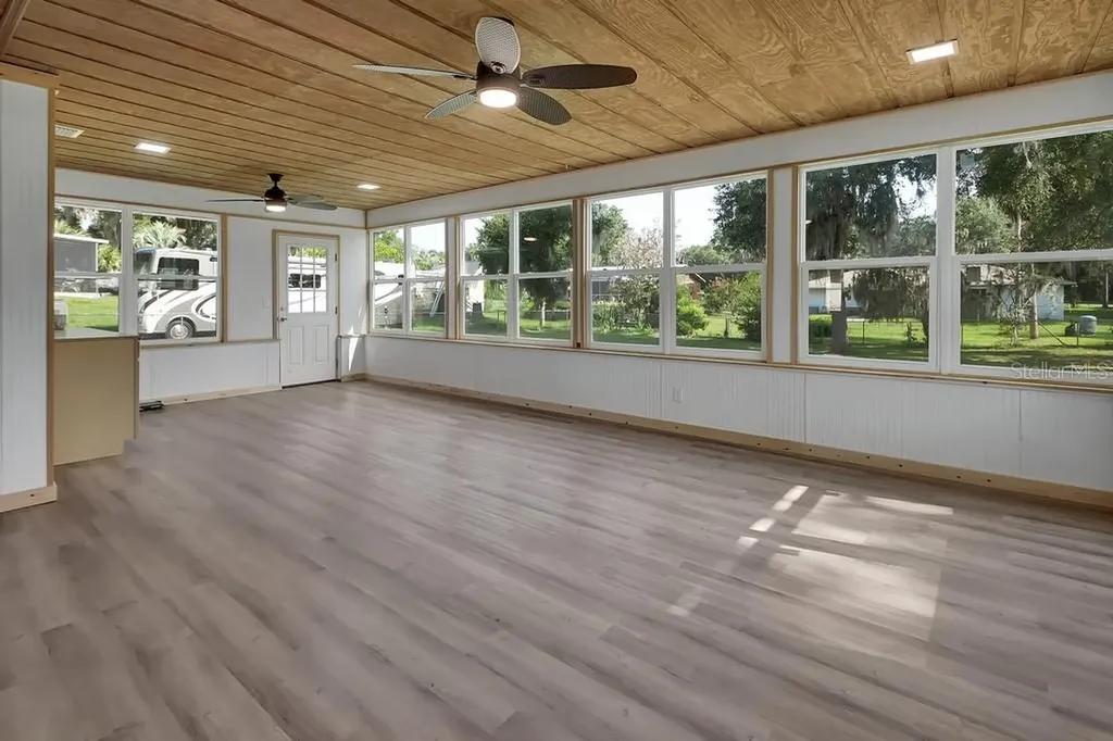 235 W Retta Street De Leon Springs FL 32130