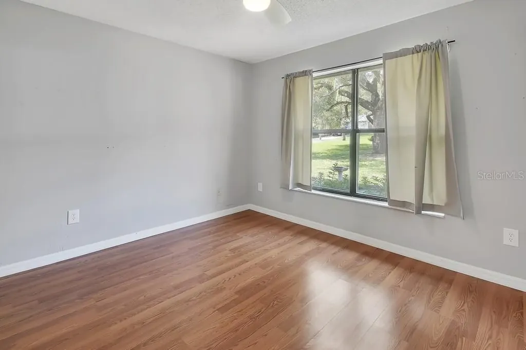 235 W Retta Street De Leon Springs FL 32130