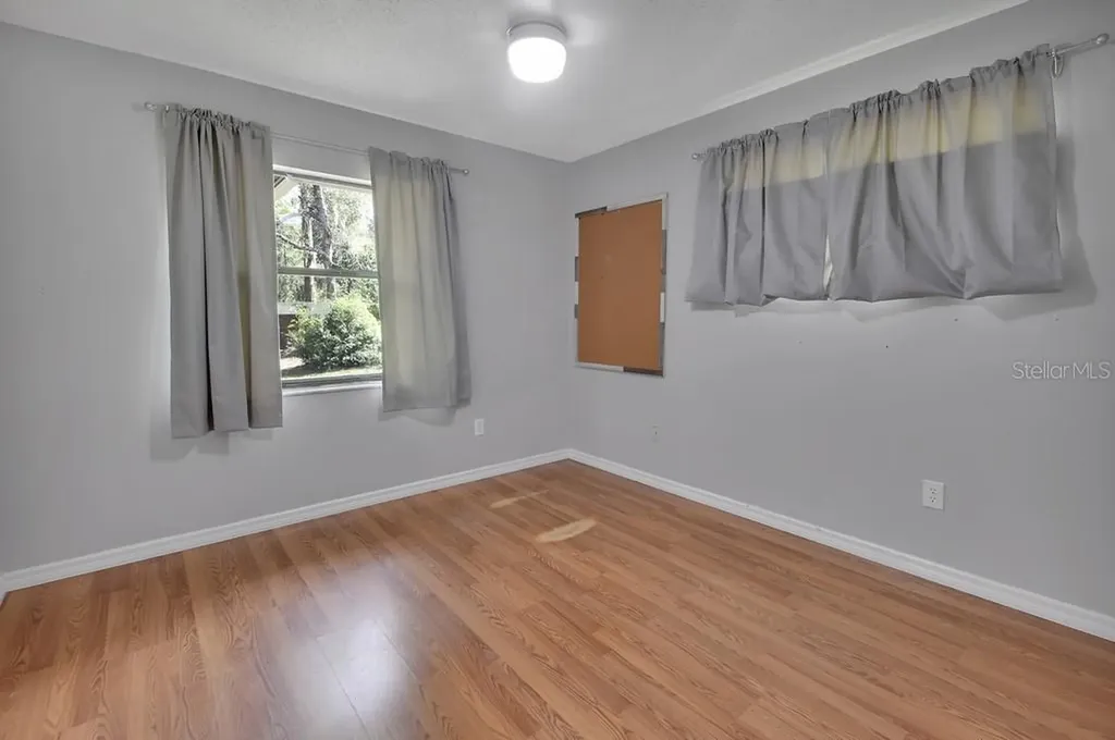 235 W Retta Street De Leon Springs FL 32130
