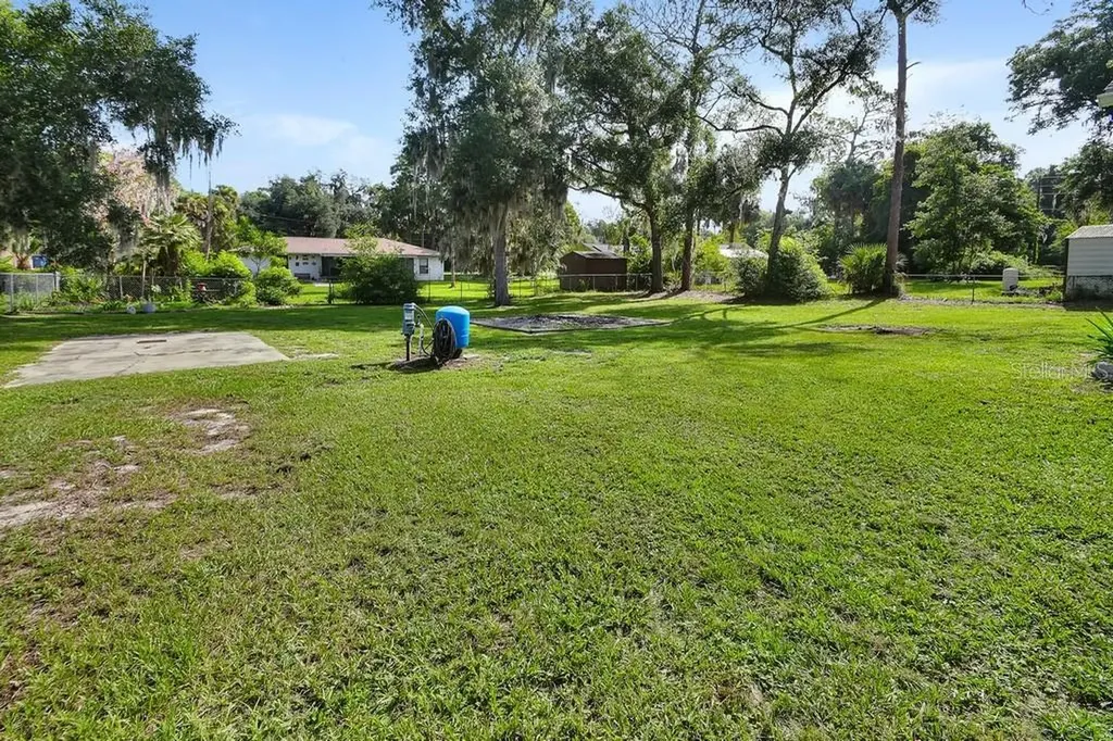 235 W Retta Street De Leon Springs FL 32130