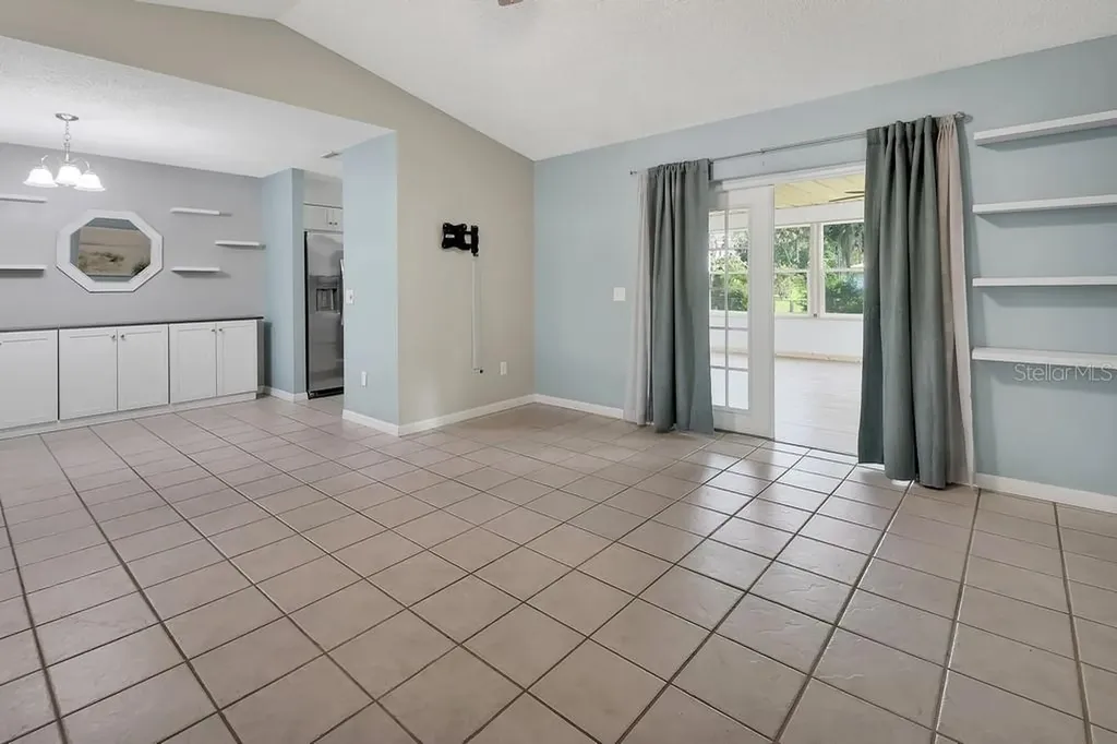235 W Retta Street De Leon Springs FL 32130