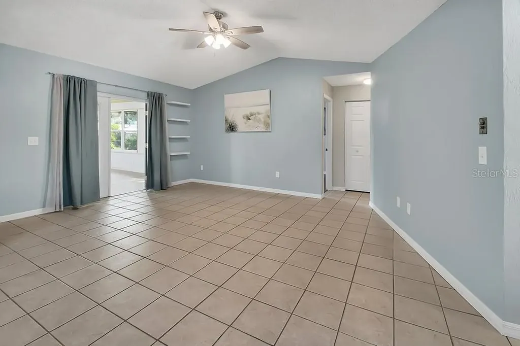 235 W Retta Street De Leon Springs FL 32130