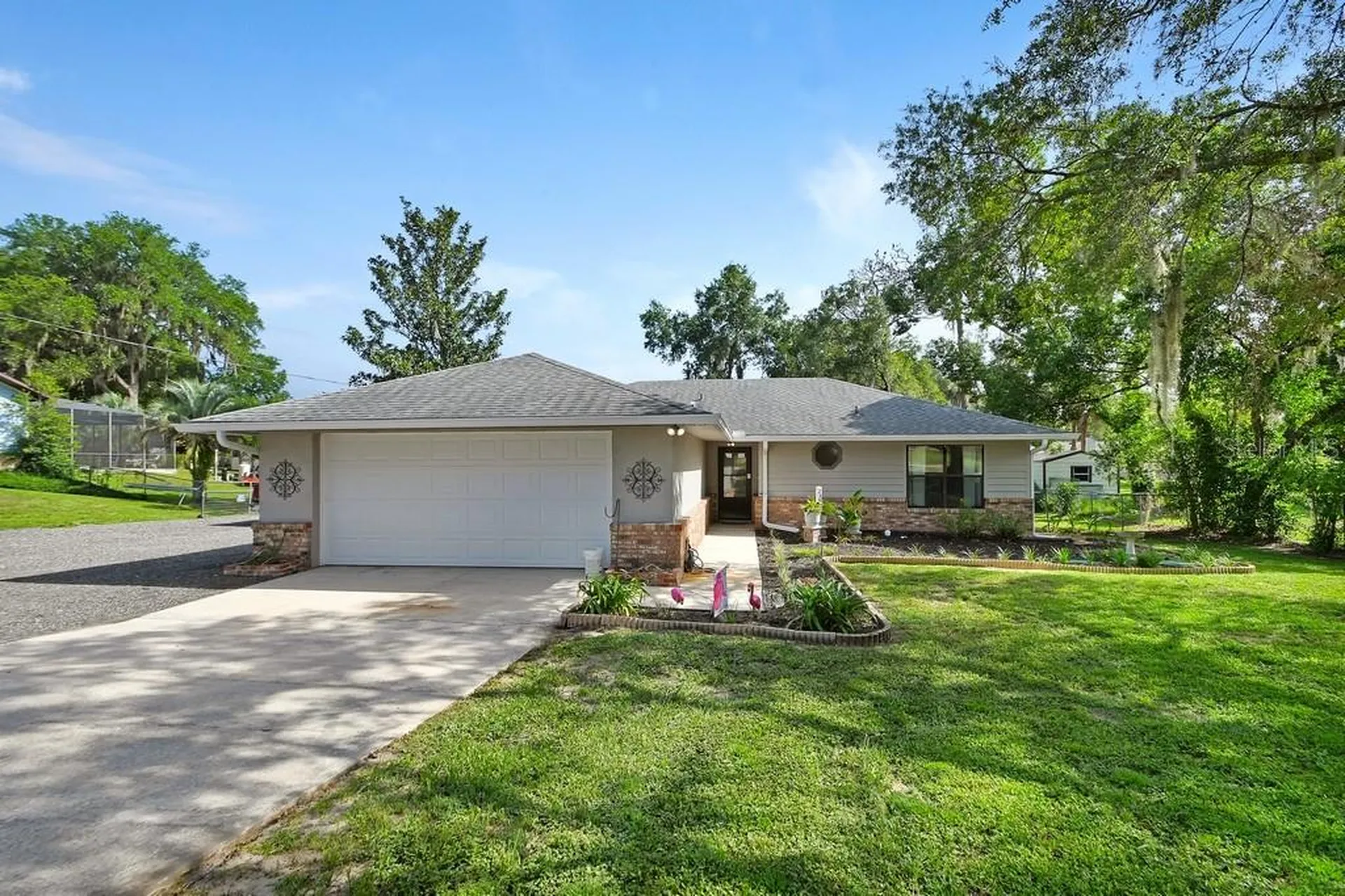 235 W Retta Street De Leon Springs FL 32130
