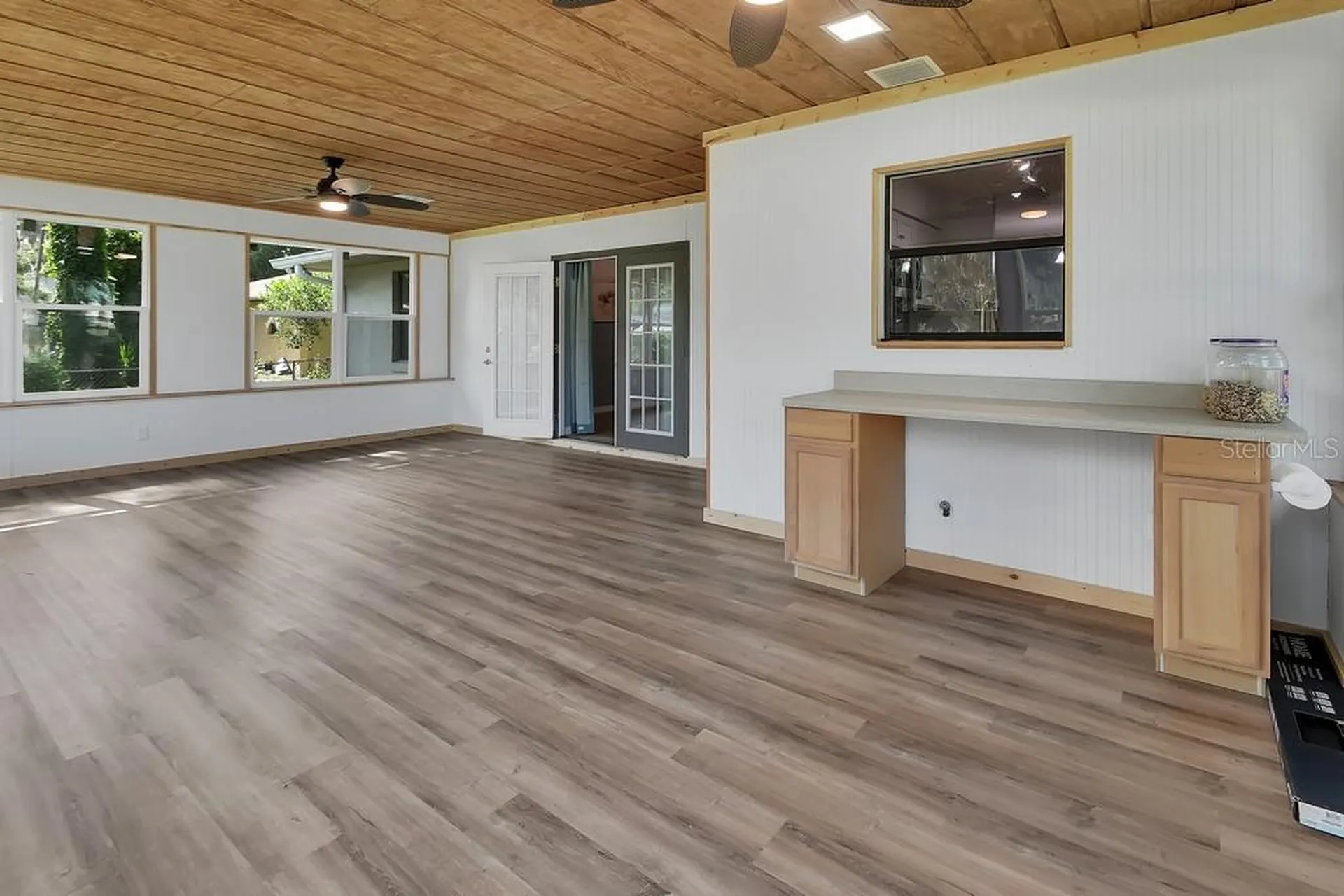 235 W Retta Street De Leon Springs FL 32130