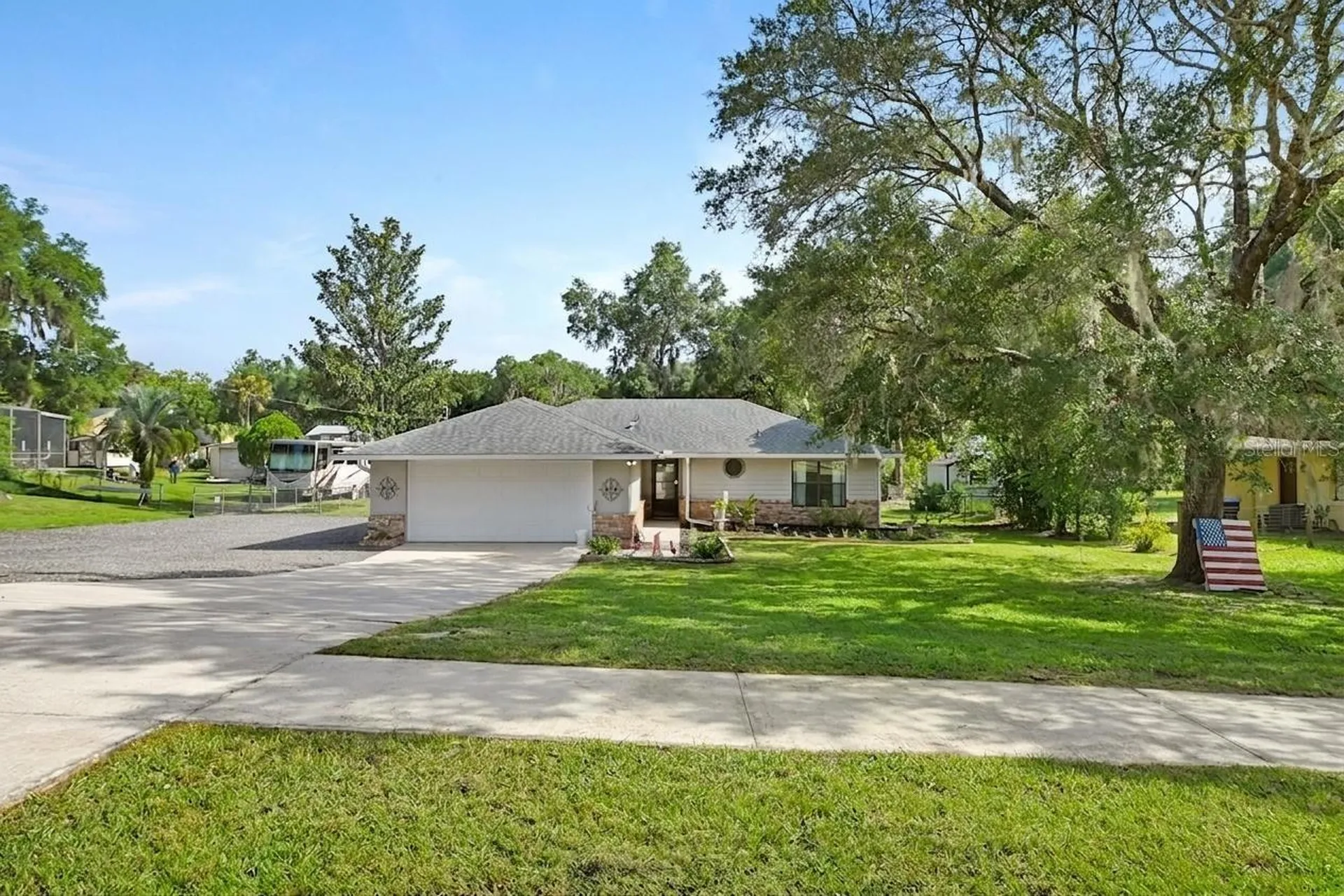 235 W Retta Street De Leon Springs FL 32130