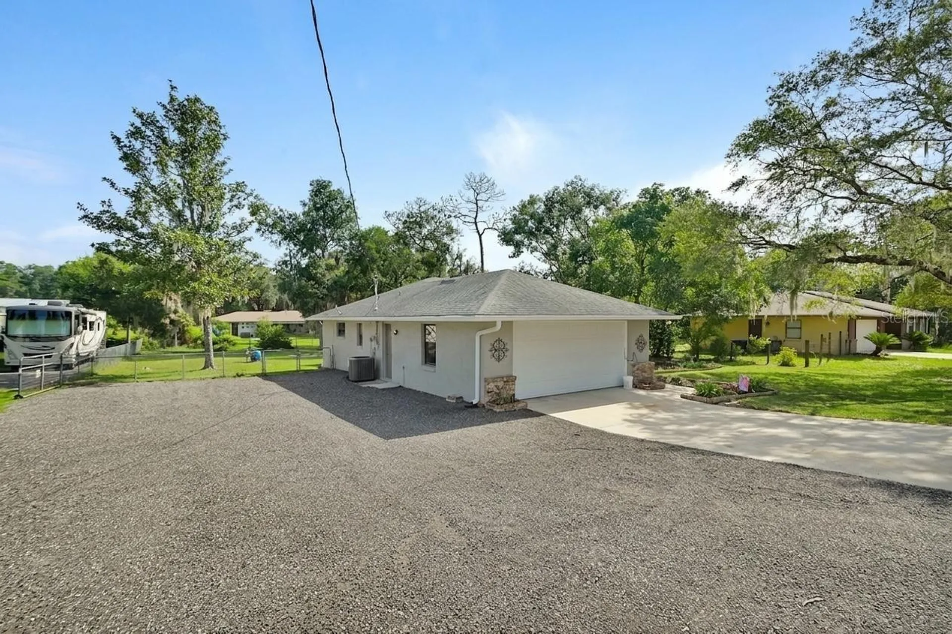 235 W Retta Street De Leon Springs FL 32130
